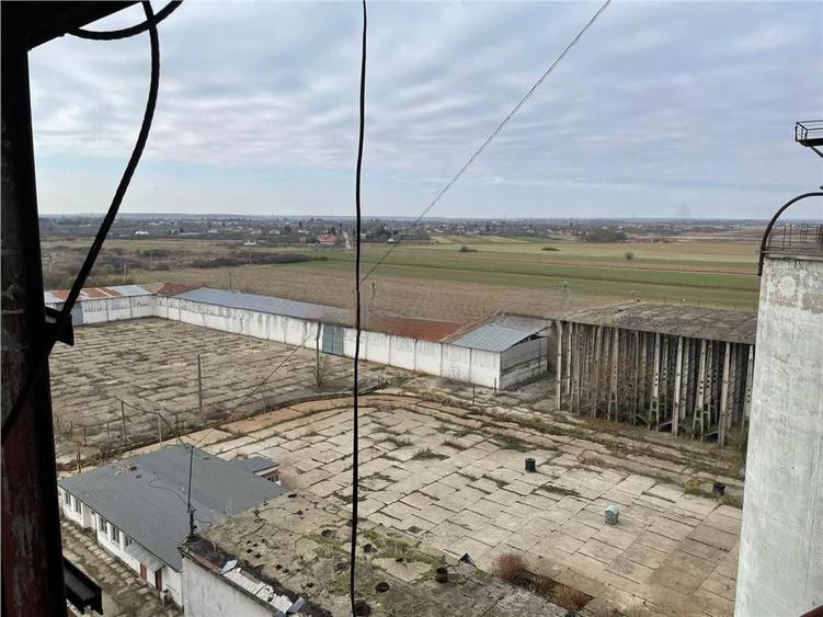 Spațiu industrial, de 25,831 mp, în Periș