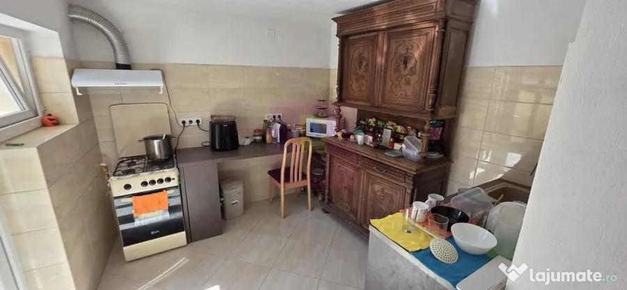 Casa cu 4 camere de vanzare in Campina - 1