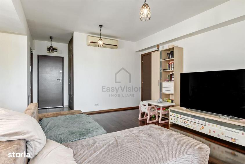 Apartament cu 3 camere semidecomandat în Victoriei