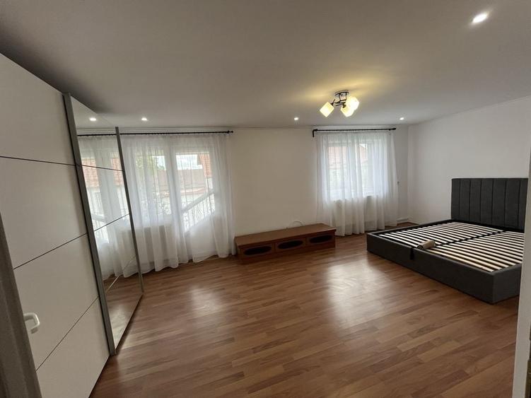 Casă cu 4 camere decomandat cu Teren 800 Mp în Voinești