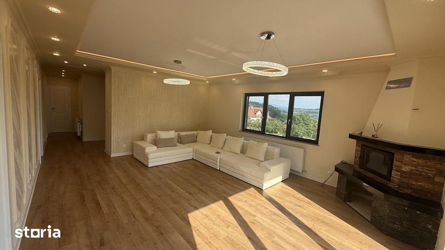 Casă cu 5 camere cu Teren 1000 Mp în Central