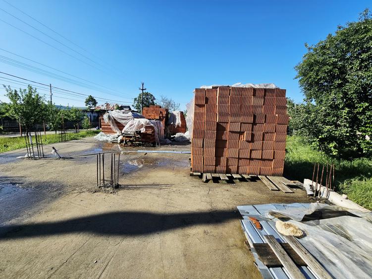 Teren Construcții intravilan de 1000 mp, în Lapoș