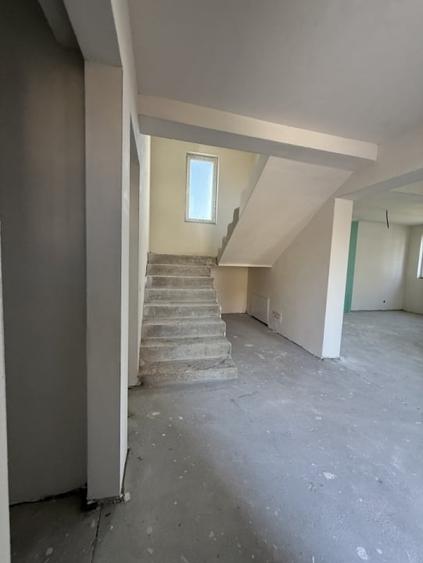Casă individuală cu 4 camere cu Canalizare în Dezmir