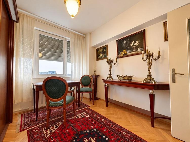 Apartament cu 3 camere decomandat, mobilat în Central