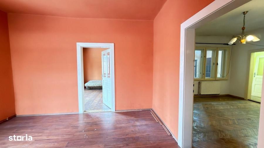 Casă cu 4 camere în Central