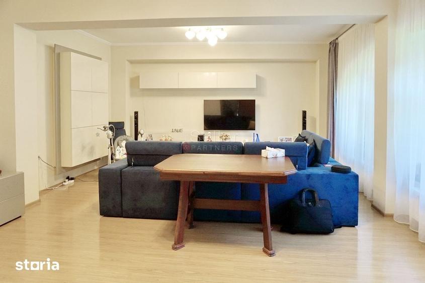 Casă cu 7 camere cu Teren 1545 Mp în Cristian