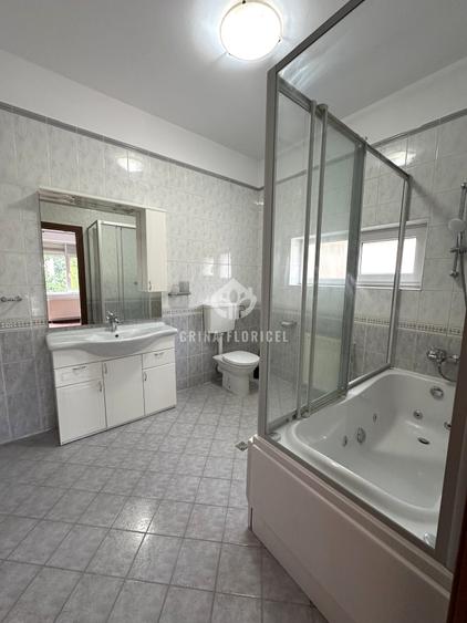 Casă individuală cu 7 camere cu Canalizare în Herăstrău