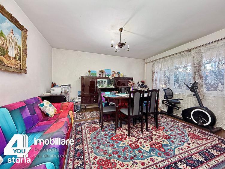 Apartament cu 4 camere decomandat în Boul Roșu