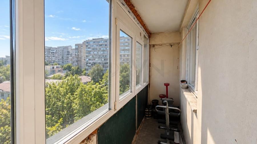 Apartament cu 3 camere decomandat în Lacul Tei