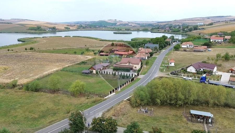 Casă cu 7 camere cu Teren 1400 Mp în Văleni