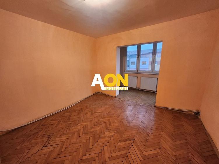 Apartament cu 3 camere decomandat în Cetate