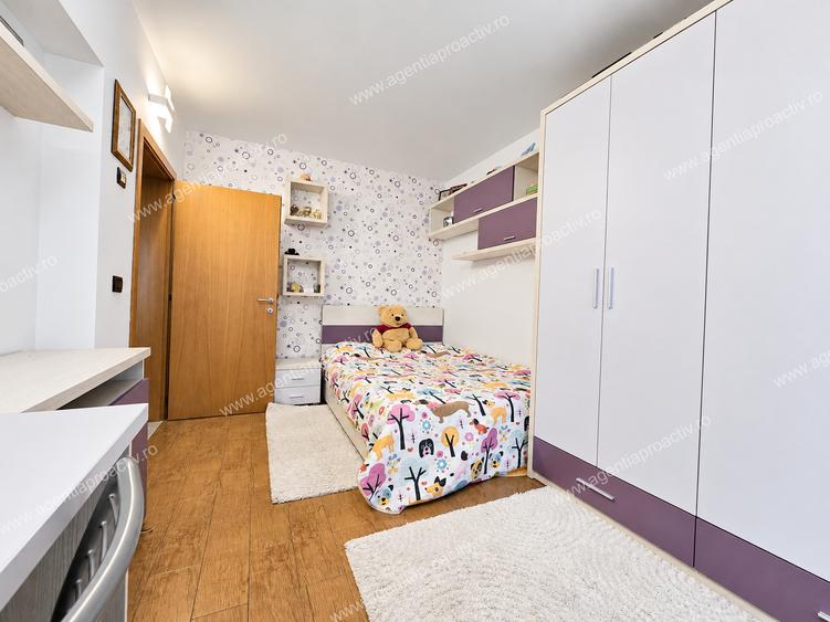 Apartament cu 3 camere decomandat în