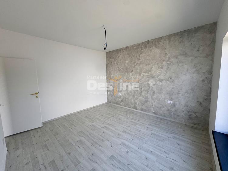 Casă individuală cu 4 camere cu Canalizare în Deal