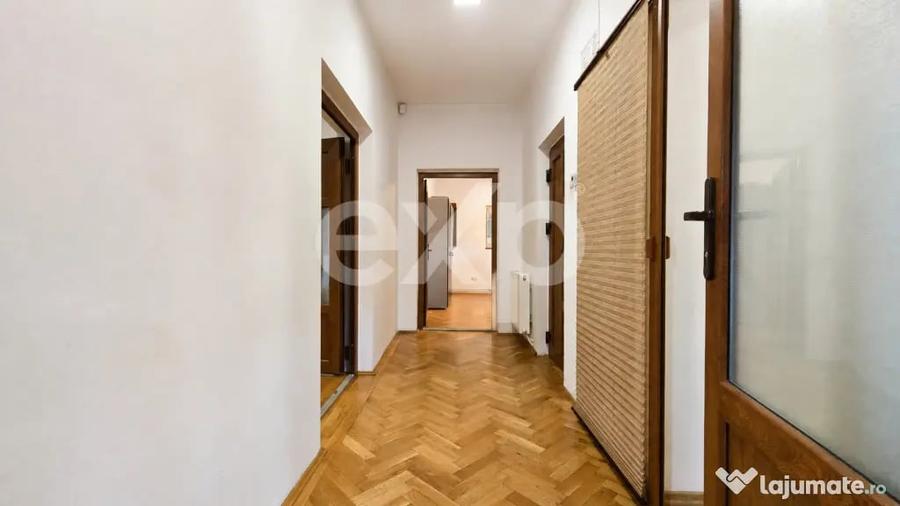 Apartament cu 3 camere decomandat în Central