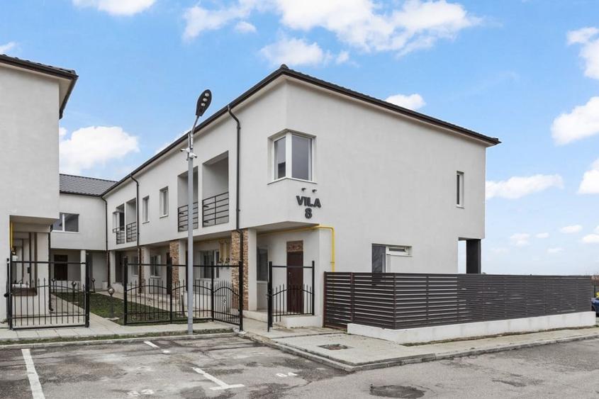 Casă individuală cu 4 camere cu Teren 100 Mp în Tunari