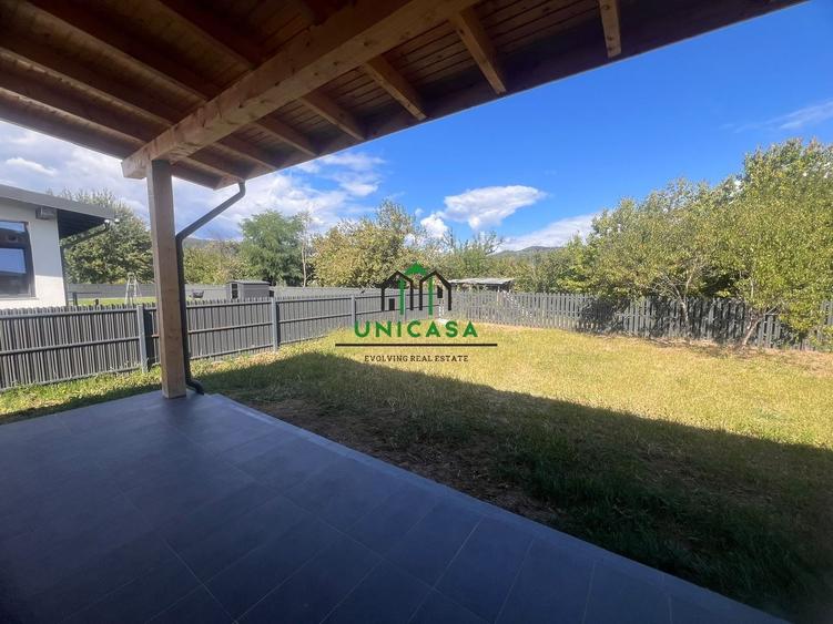 Duplex cu 3 camere cu Canalizare în Bujoreni