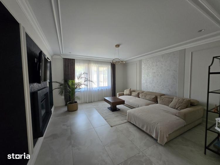 Casă cu 9 camere cu Teren 400 Mp în Semicentral