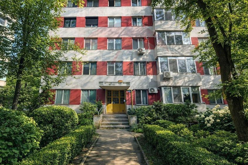 Apartament cu 3 camere semidecomandat în Tomis Nord