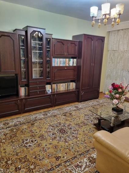 Apartament cu 3 camere decomandat în Cetate