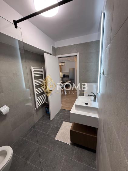 Apartament cu 2 camere semidecomandat, mobilat în Florești