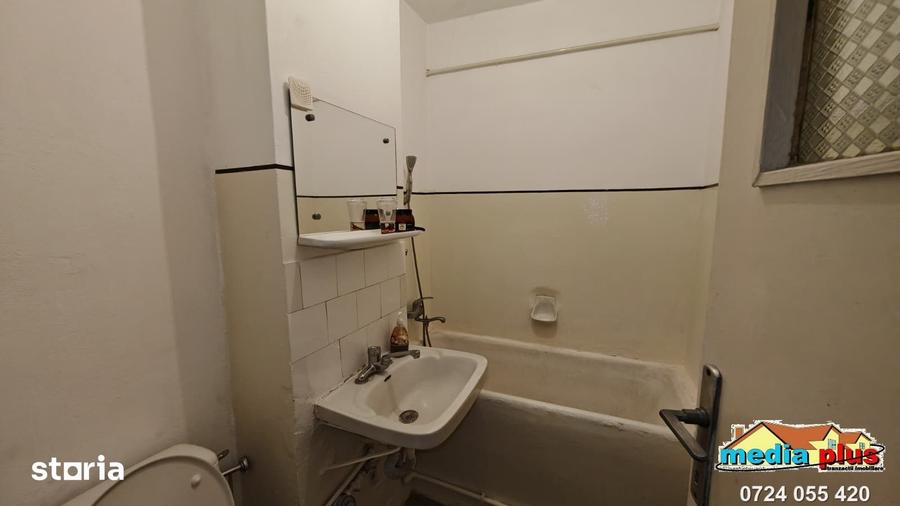 Apartament cu 3 camere semidecomandat în Micro 19