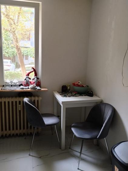 Apartament cu 3 camere semidecomandat în Calea București