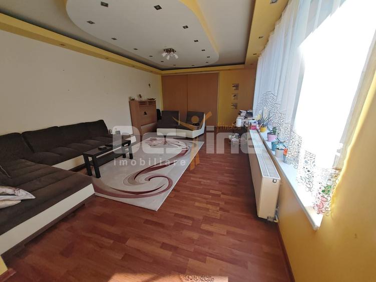 Casă individuală cu 7 camere cu Canalizare în Bereasca