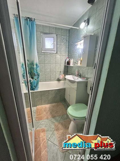 Apartament cu 4 camere semidecomandat în Micro 38
