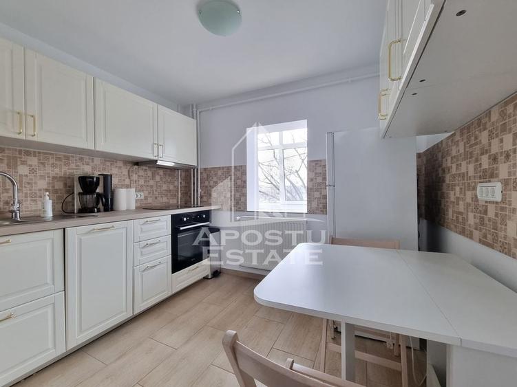 Apartament cu 3 camere decomandat în Lunei