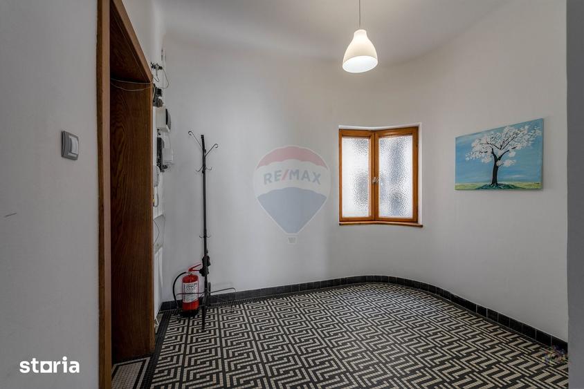 Apartament cu 5 camere în Romană