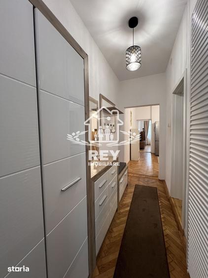 Apartament de vanzare 2 camere decomandate zona Str. Constitu?iei/9mai - 2