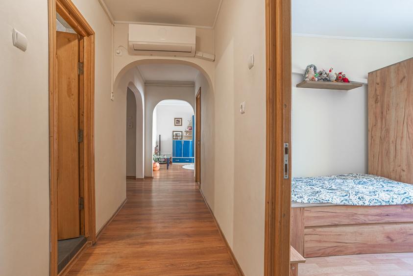 Apartament cu 3 camere decomandat, mobilat în Balada