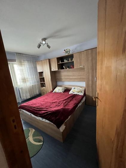 Inchiriez apartament 3 camere - 5