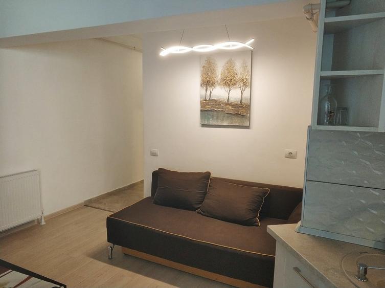 Apartament cu 2 camere decomandat, mobilat în Central
