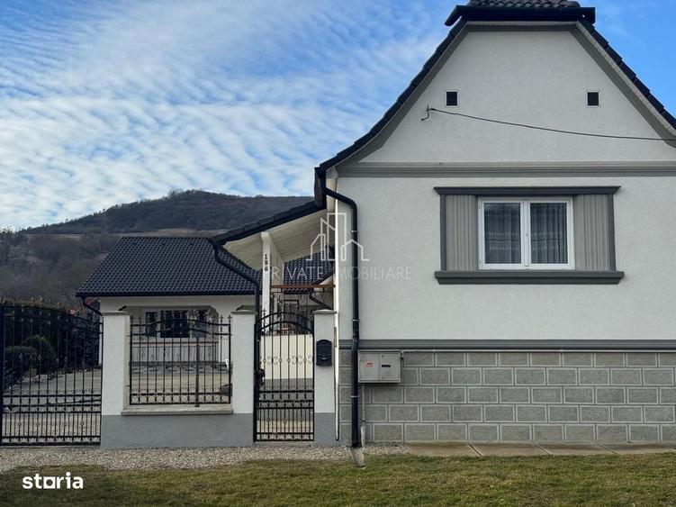 Casă cu 4 camere cu Teren 1734 Mp în Vânători