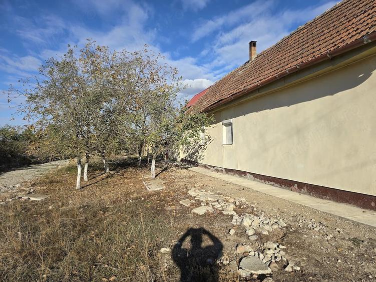 Casă cu 4 camere cu Teren 1069 Mp în Cadăr