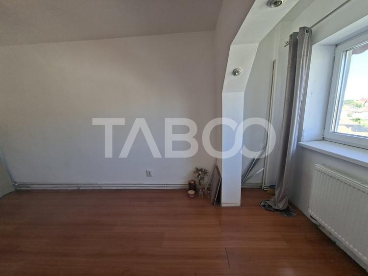 Apartament cu 2 camere decomandat, mobilat în Ștrand