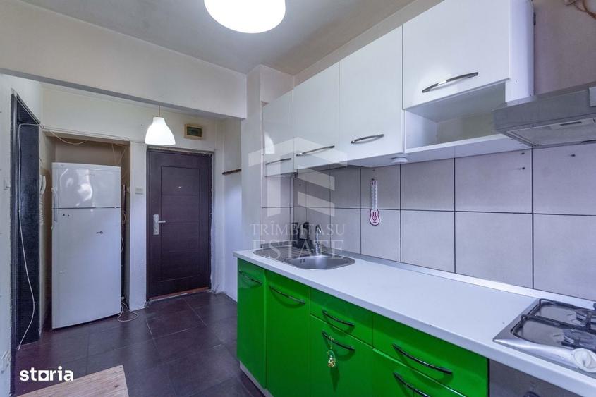 Apartament cu 3 camere semidecomandat în Mihai Bravu