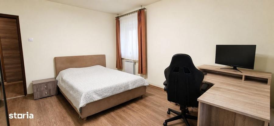 Apartament cu 4 camere decomandat în Central