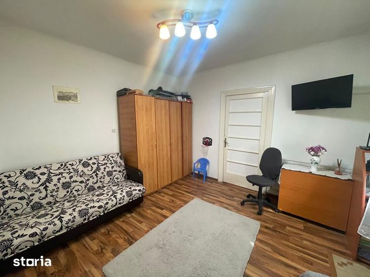 Apartament cu 4 camere semidecomandat, mobilat în Tineretului