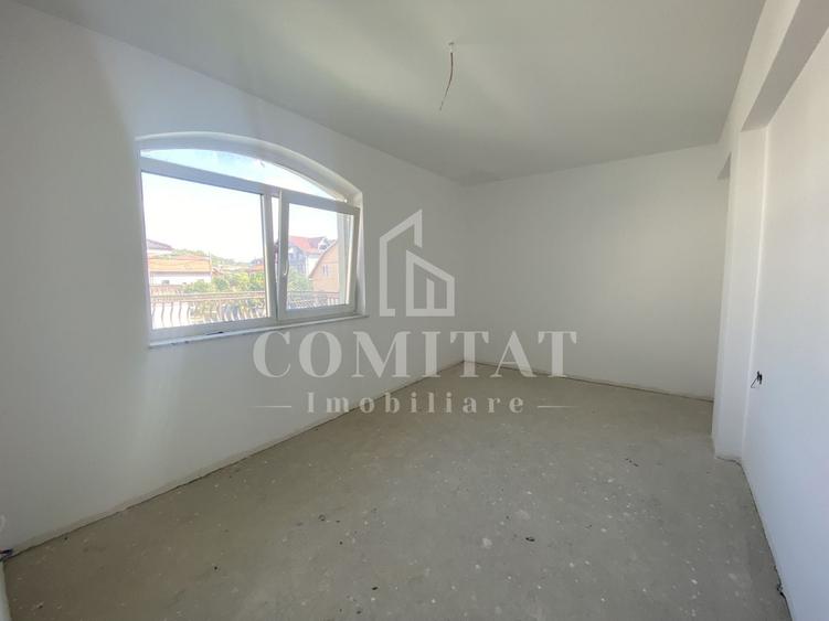 Casă individuală cu 4 camere cu Canalizare în Dezmir