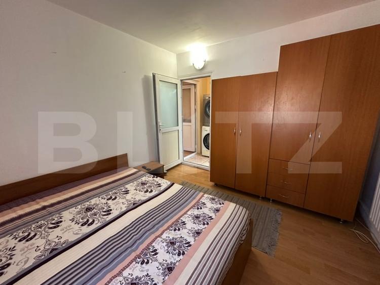 Apartament cu 3 camere semidecomandat, mobilat în Craiovița Nouă
