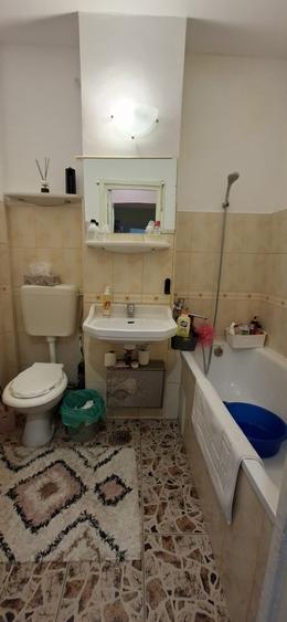 Apartament cu 3 camere semidecomandat în Mioriței