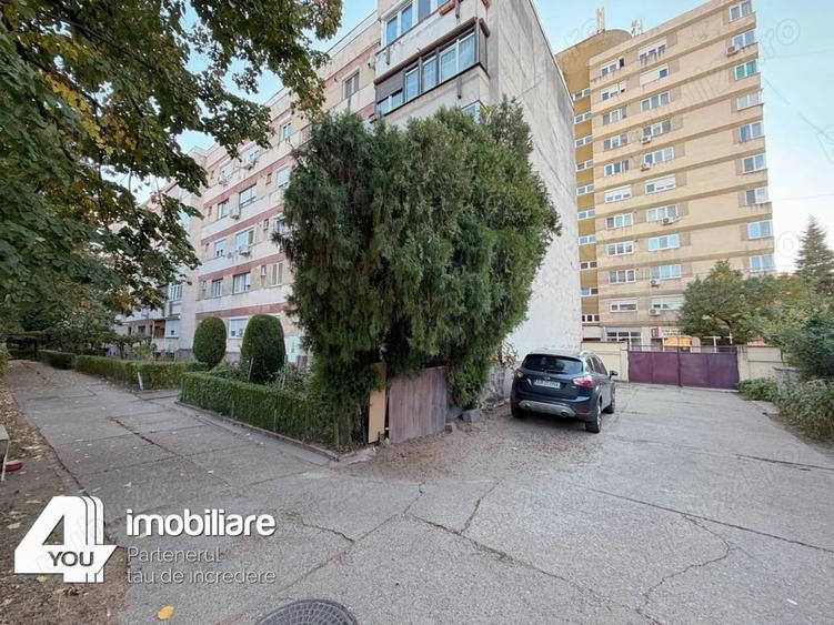 Apartament cu 4 camere decomandat în Boul Roșu