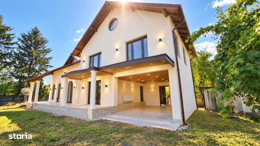 Casă cu 4 camere în Borlești