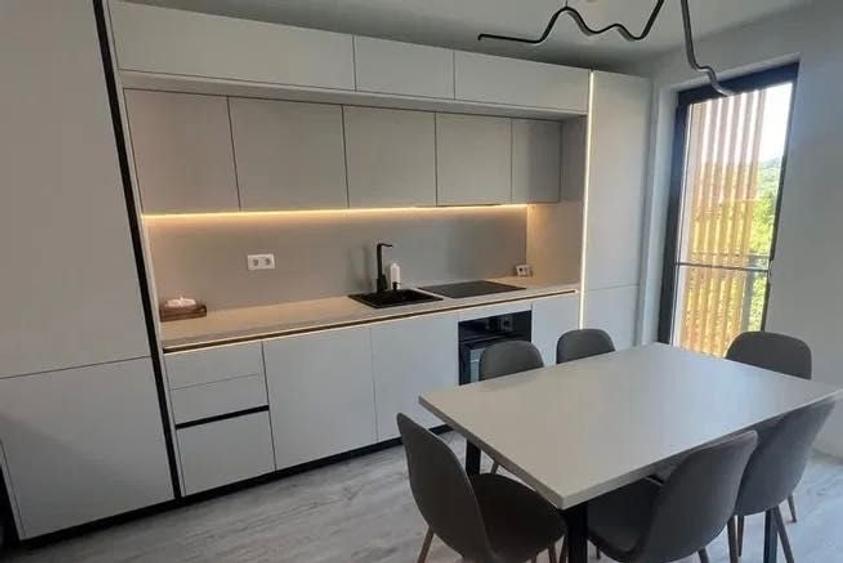 Apartament cu 2 camere decomandat în Central