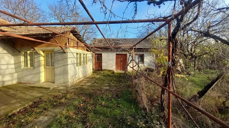 Teren de 1955 mp, în Lipia
