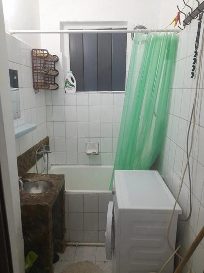 Garsonieră decomandată în Sud