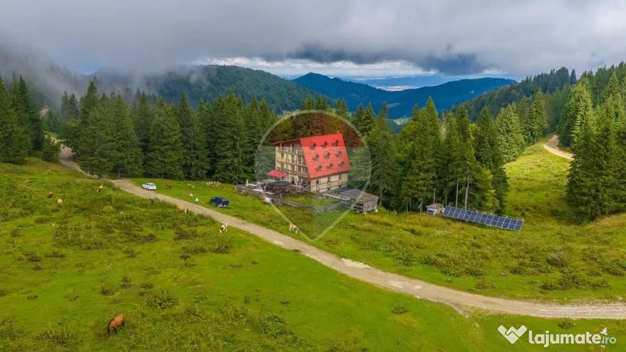 Casă cu 12 camere cu Teren 4300 Mp în Central