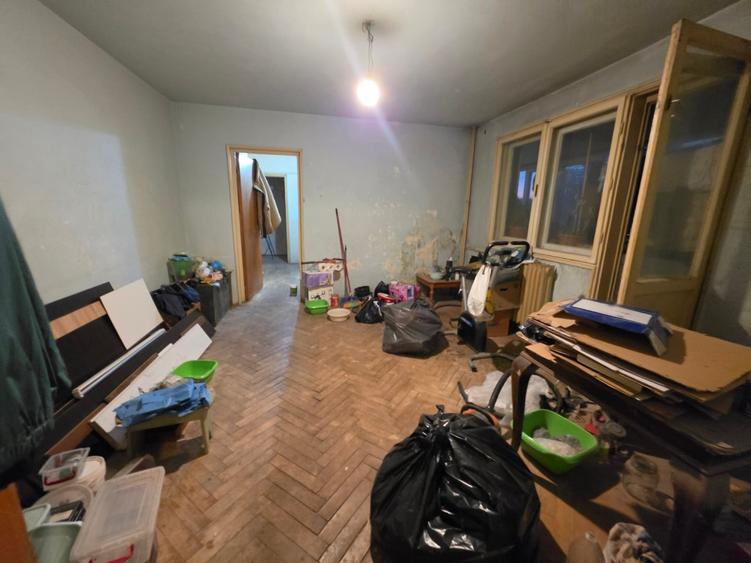 Apartament cu 3 camere semidecomandat în Titan